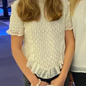 Zara topp - Söt topp från Zara som jag inte använt på länge. Den är i fint skick!