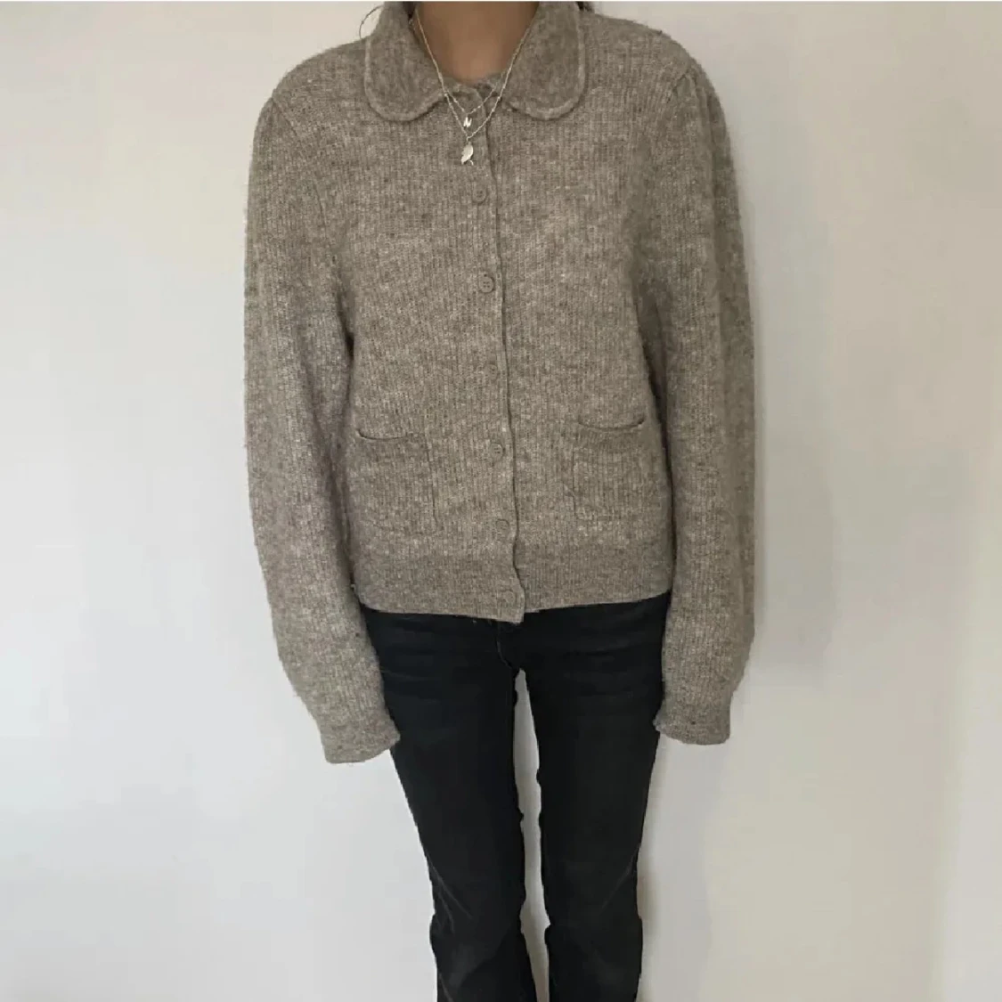 Beige stickad kofta från & Other Stories - 2