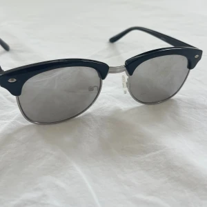 Solglasögon  - Svarta solglasögon 