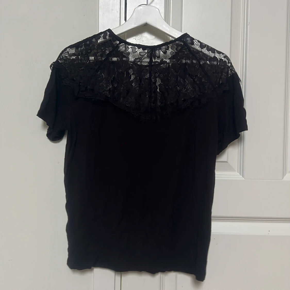 Svart t shirt med spets från H&M - 1