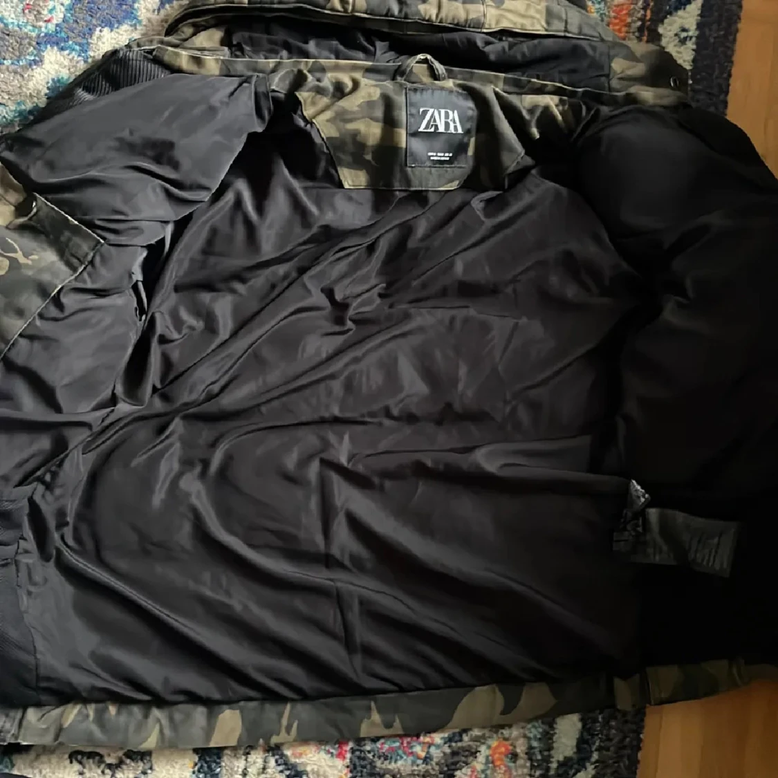 Camouflage pufferjacka från Zara - 2