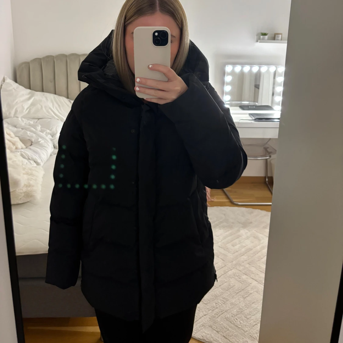 Svart pufferjacka från Everest