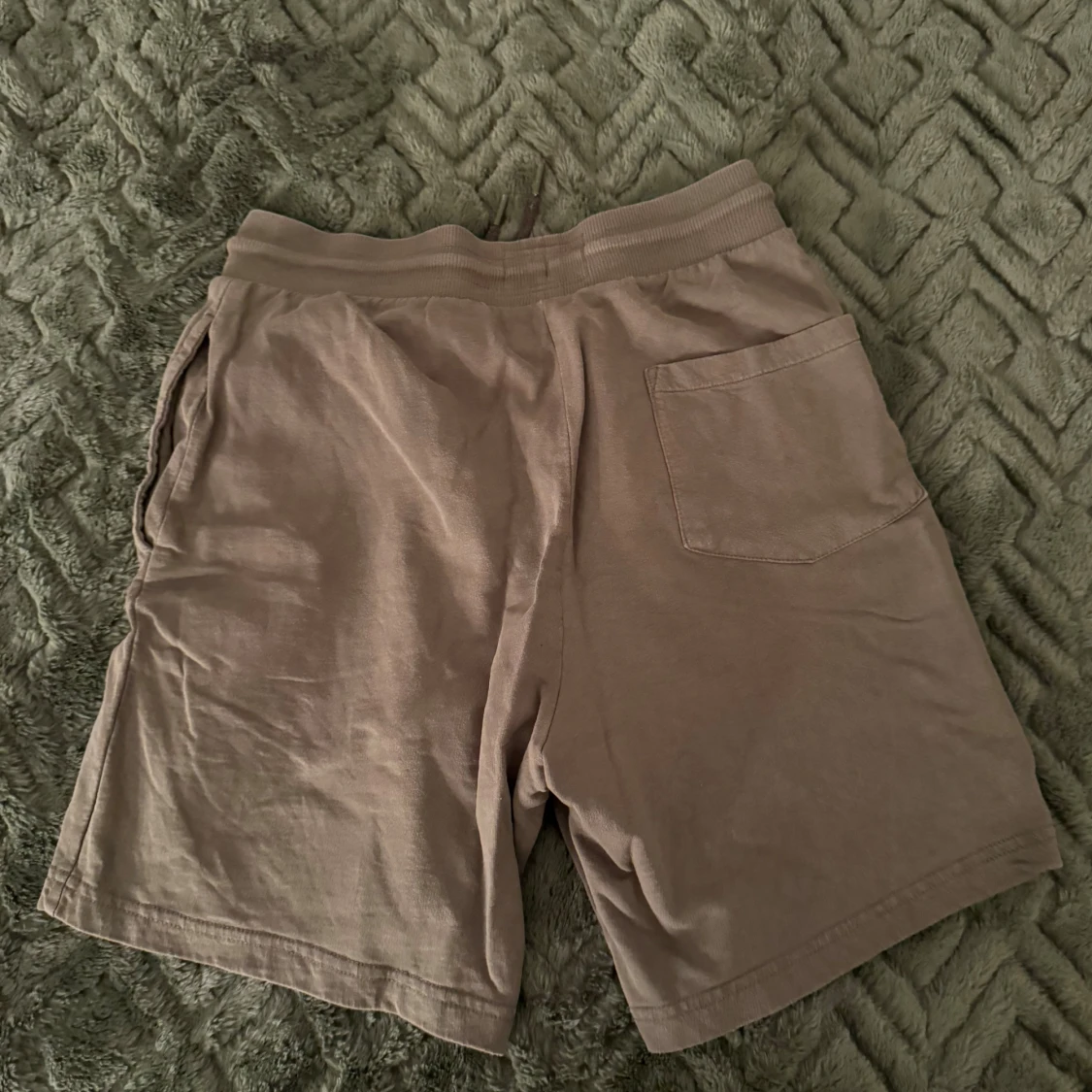 Bruna/ gröna  shorts med snörning från DNMD - 1