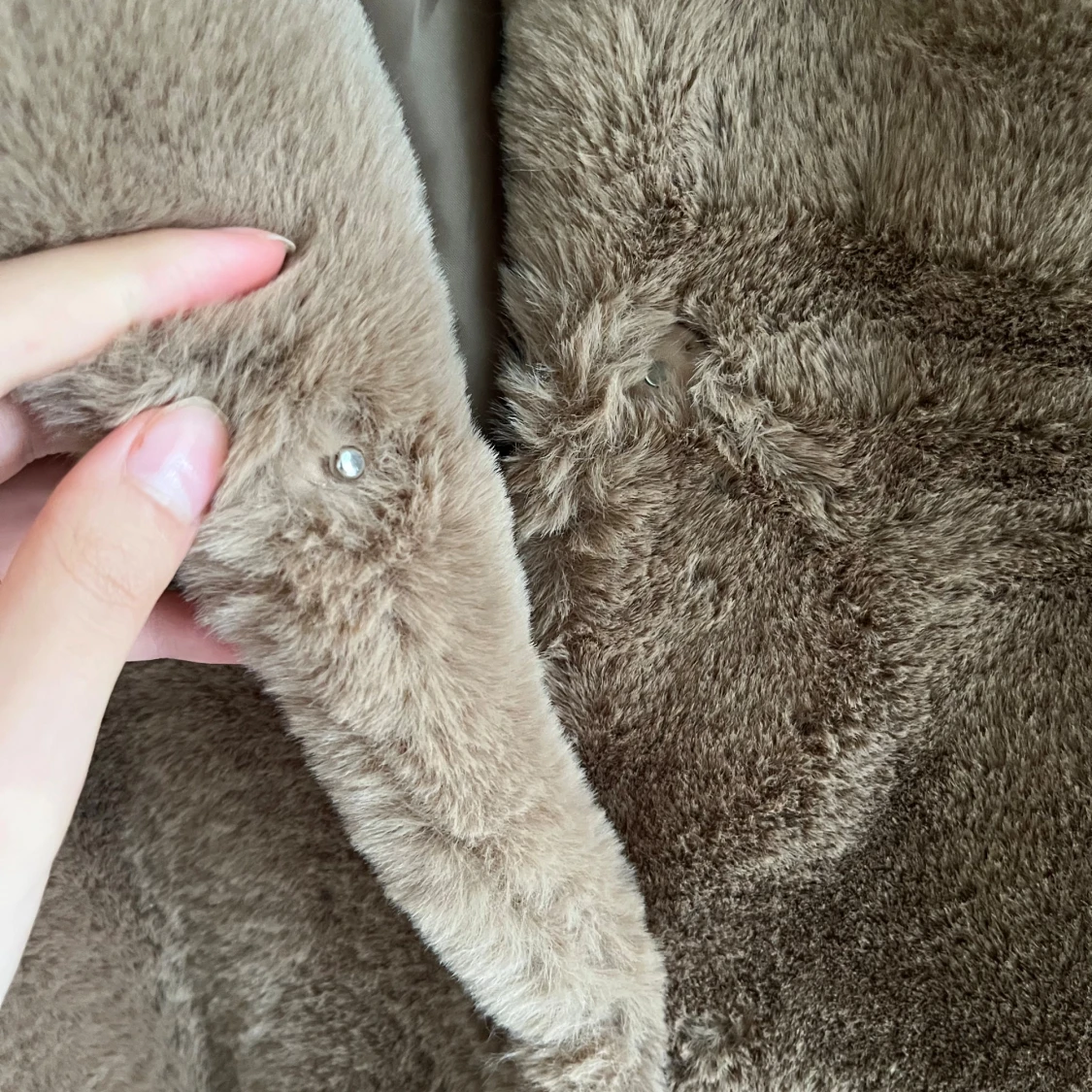 Brun pälsjacka med bred krage - 2