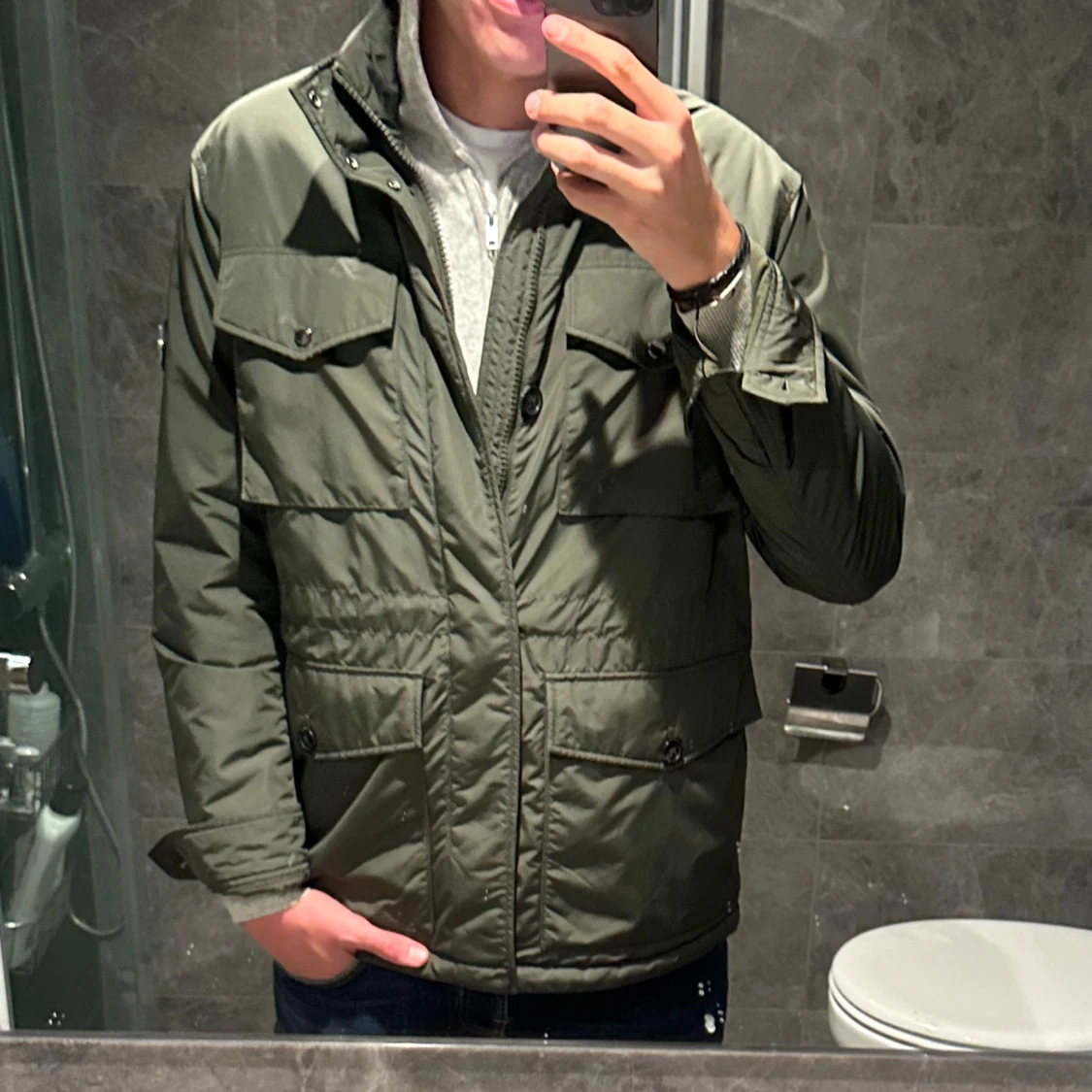 Olivgrön field jacket från J.Lindeberg  - 2