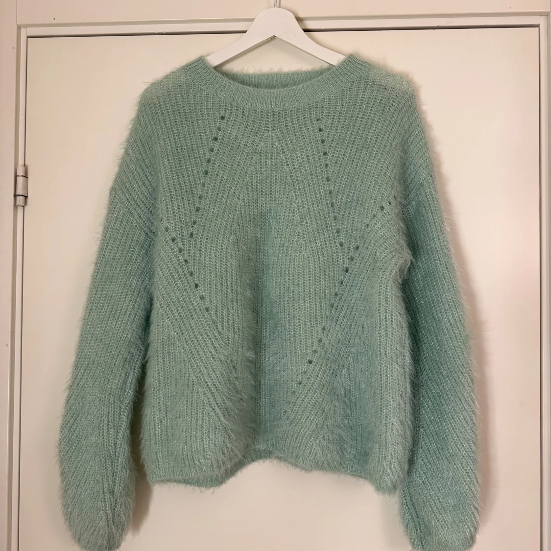 Fluffig stickad tröja 