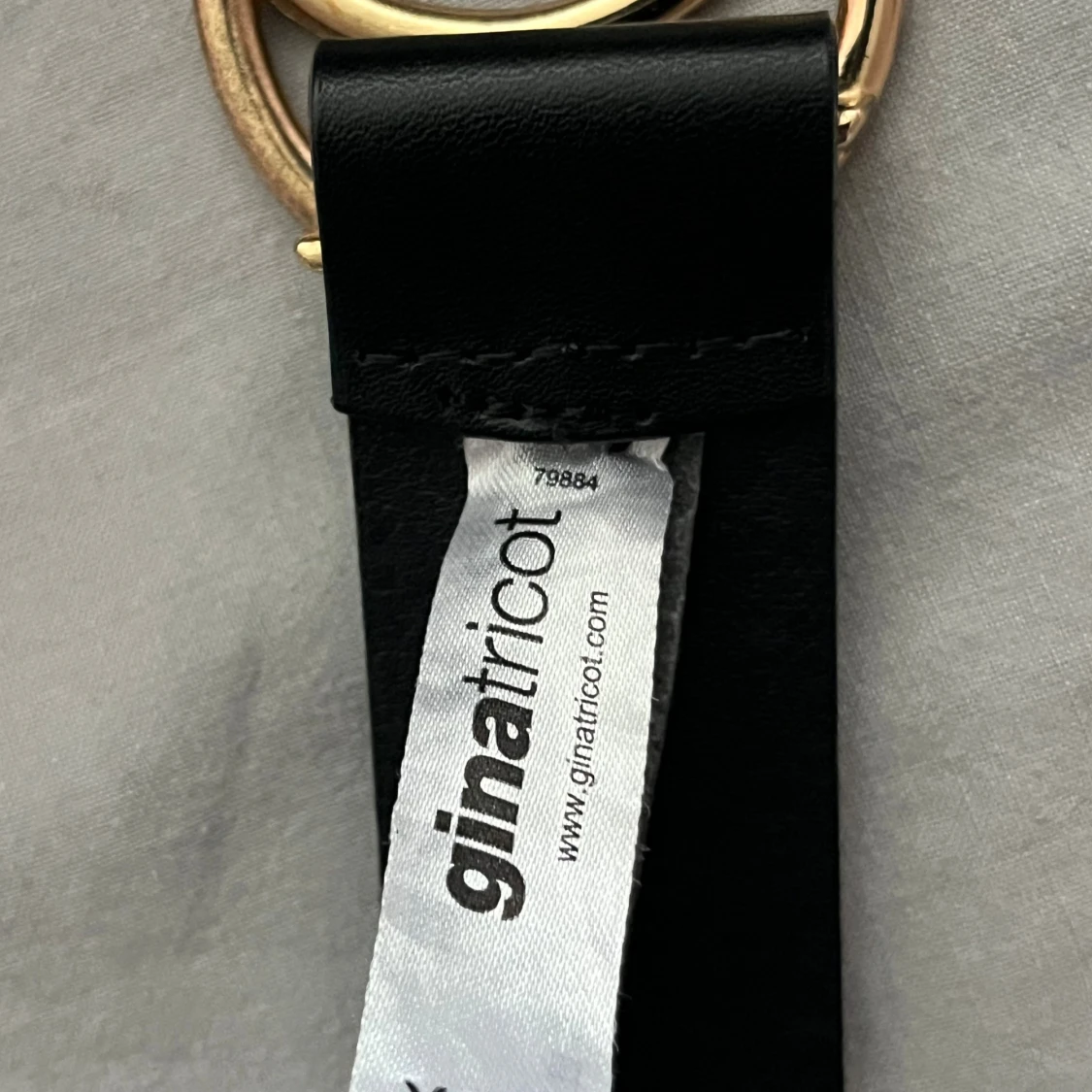 Svart bälte med guldfärgat spänne Gina Tricot - 1