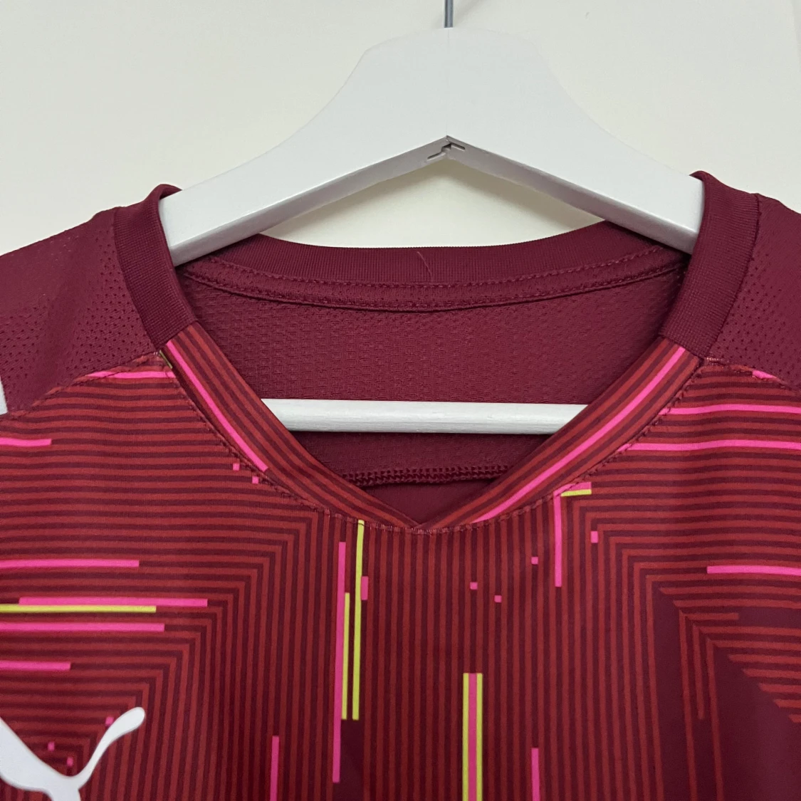 Vinröd fotbollströja från Puma S - 3