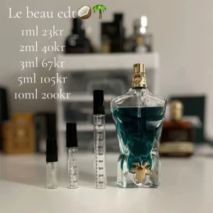 Le Beau EdT sample - Le Beau EdT säljs i olika storlekar från 1ml till 10ml. Flaskan har en unik design och parfymen har en fräsch, tropisk vibe. Perfekt för dig som vill testa något nytt och coolt.
