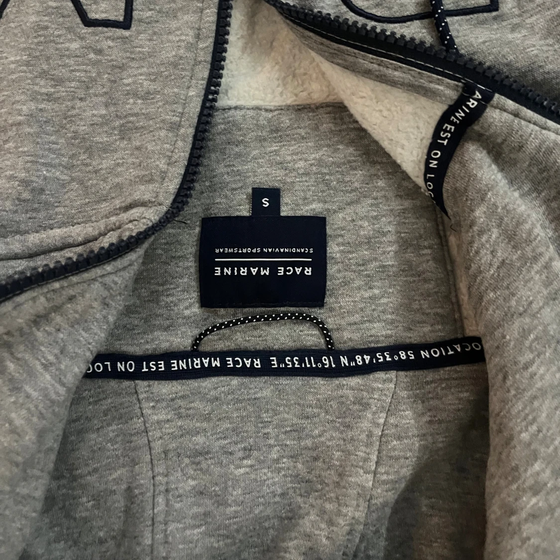 Grå hoodie från Race Marine med dragkedja - 1