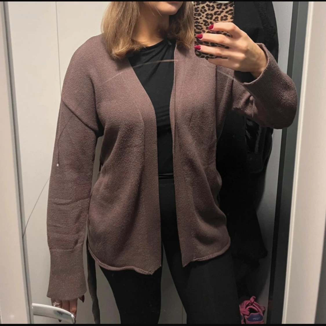 Brun stickad kofta med knytband från LAGER 157 - 2