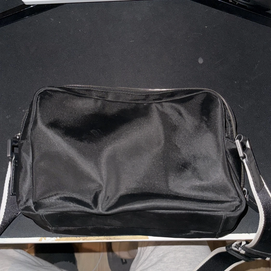 Svart axelväska från BOSS - 1