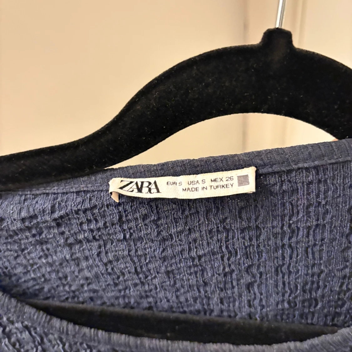 Mörkblå ribbad t-shirt från Zara - 2