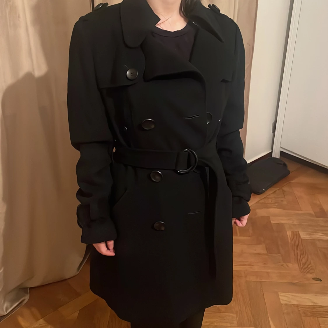 Svart Ullblend trenchcoat med bälte och knappar