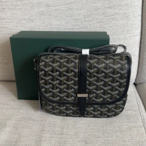 G axelväska svart  - Box och dustbag ingår