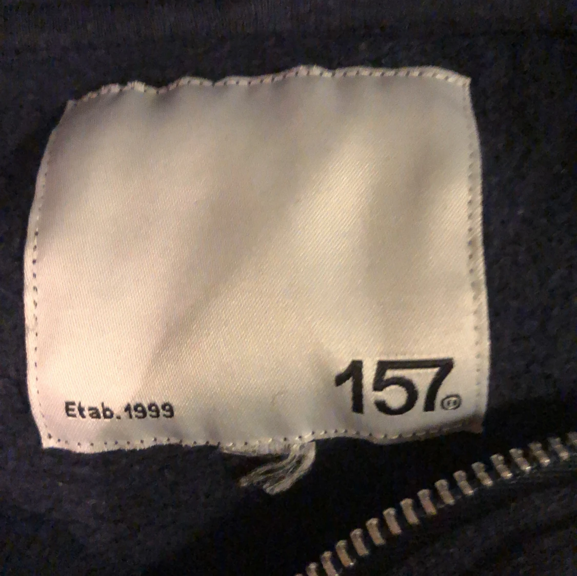 Mörkblå hoodie från 157 med dragkedja - 2