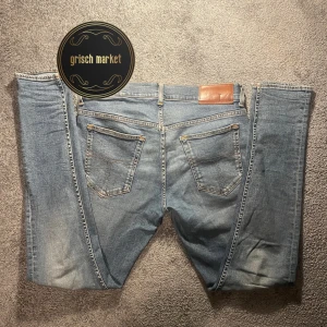 Tiger Of Sweden Jeans   - Ett par jeans från ToS med en härlig passform | jeansen är i bra skick 9/10 | size 32/32 modell ”slim” som sitter för litet på mig, jag är 181cm 70kg | nypris 1600, priset är inte hugget i sten