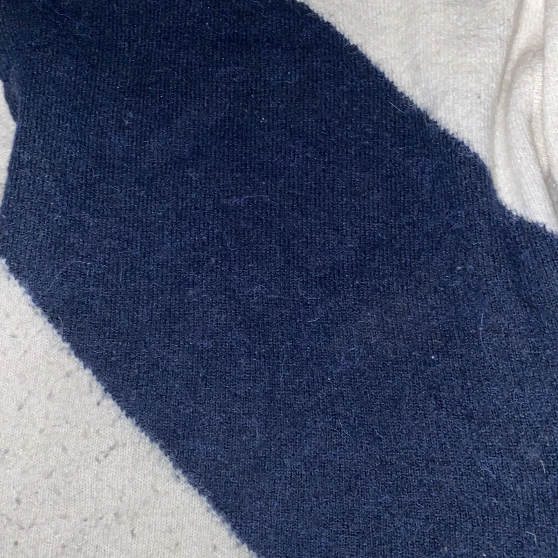 Snygg stickad tröja - 1