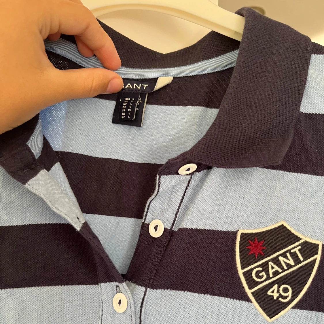 Randig pikétröja från GANT, blå/svart - 1