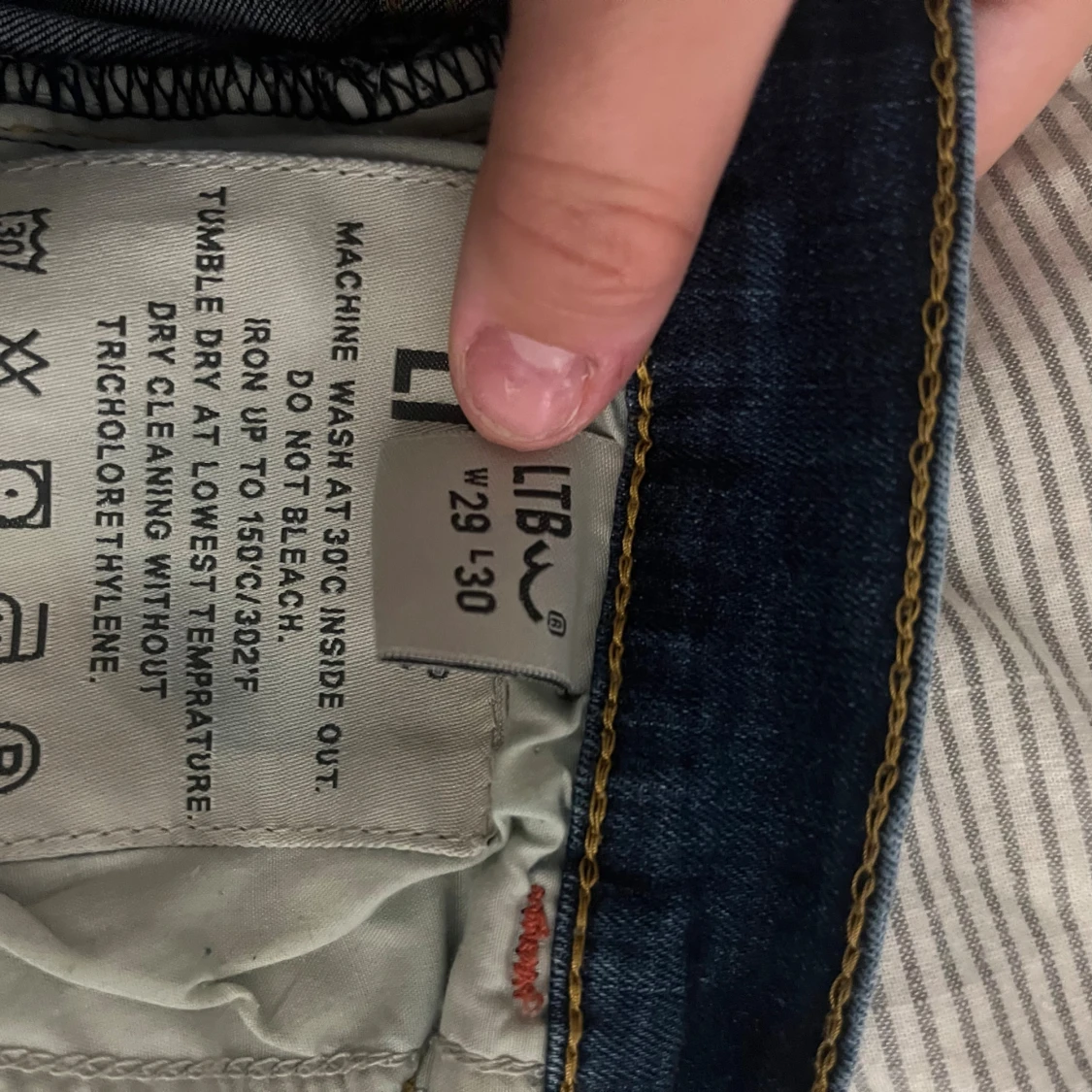 Blå jeans med nitar från LTB - 4