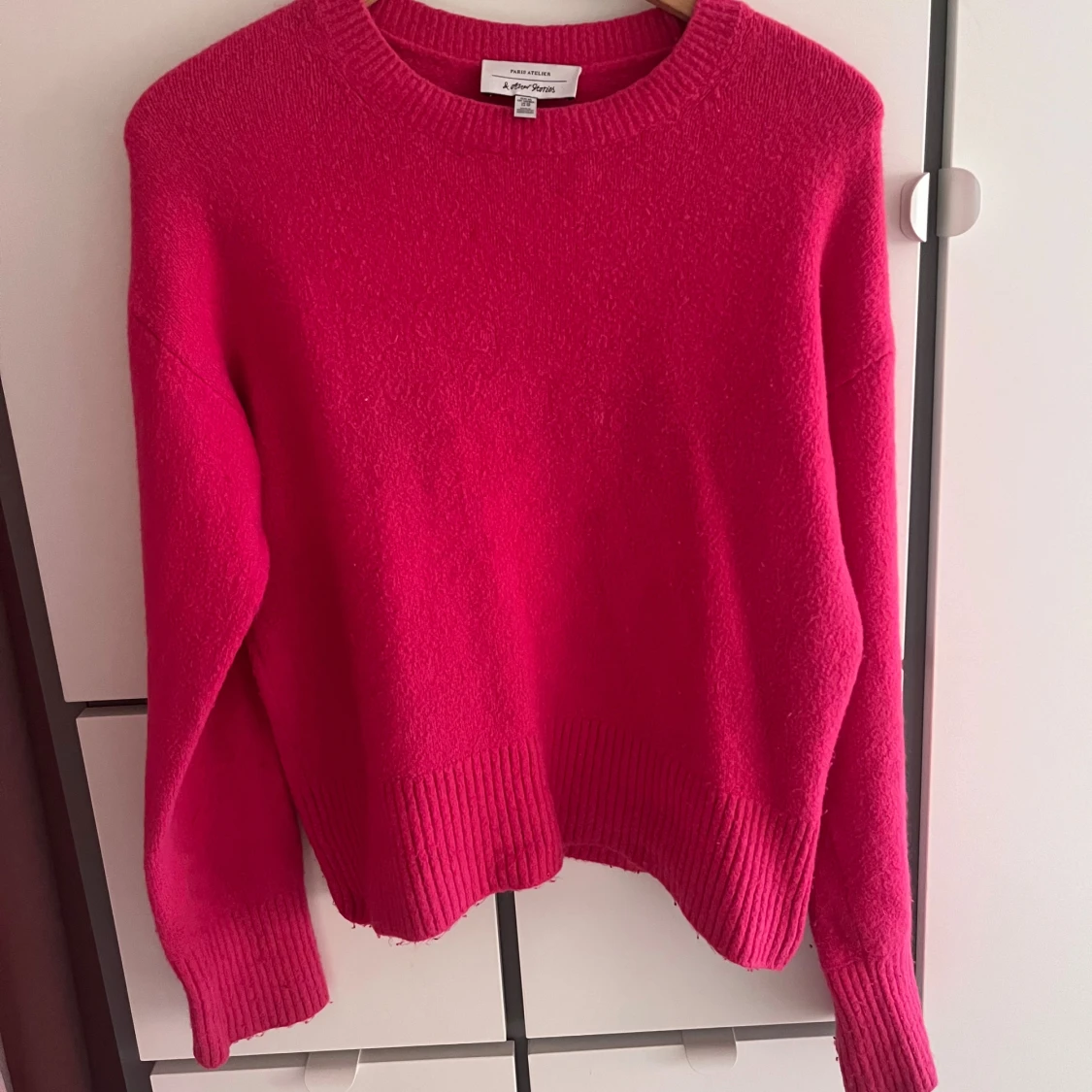 Rosa stickad tröja från & Other Stories