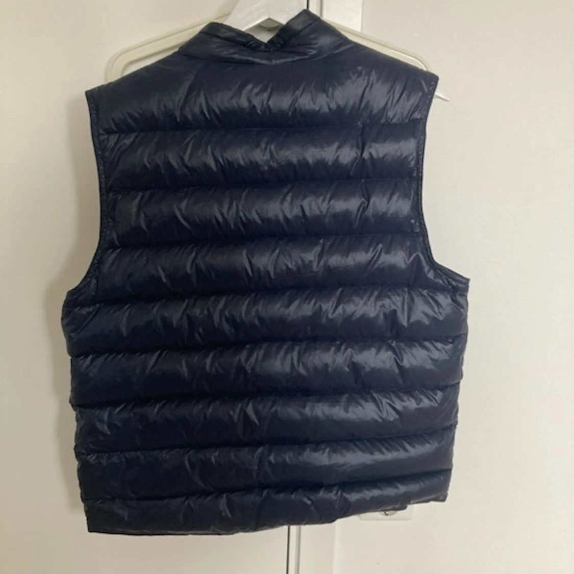 Mörkblå dunväst från Moncler - 1