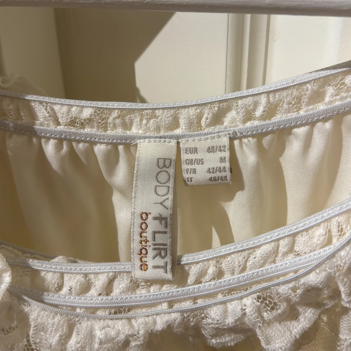 Offshoulder spetsblus från Bodyflirt - 3