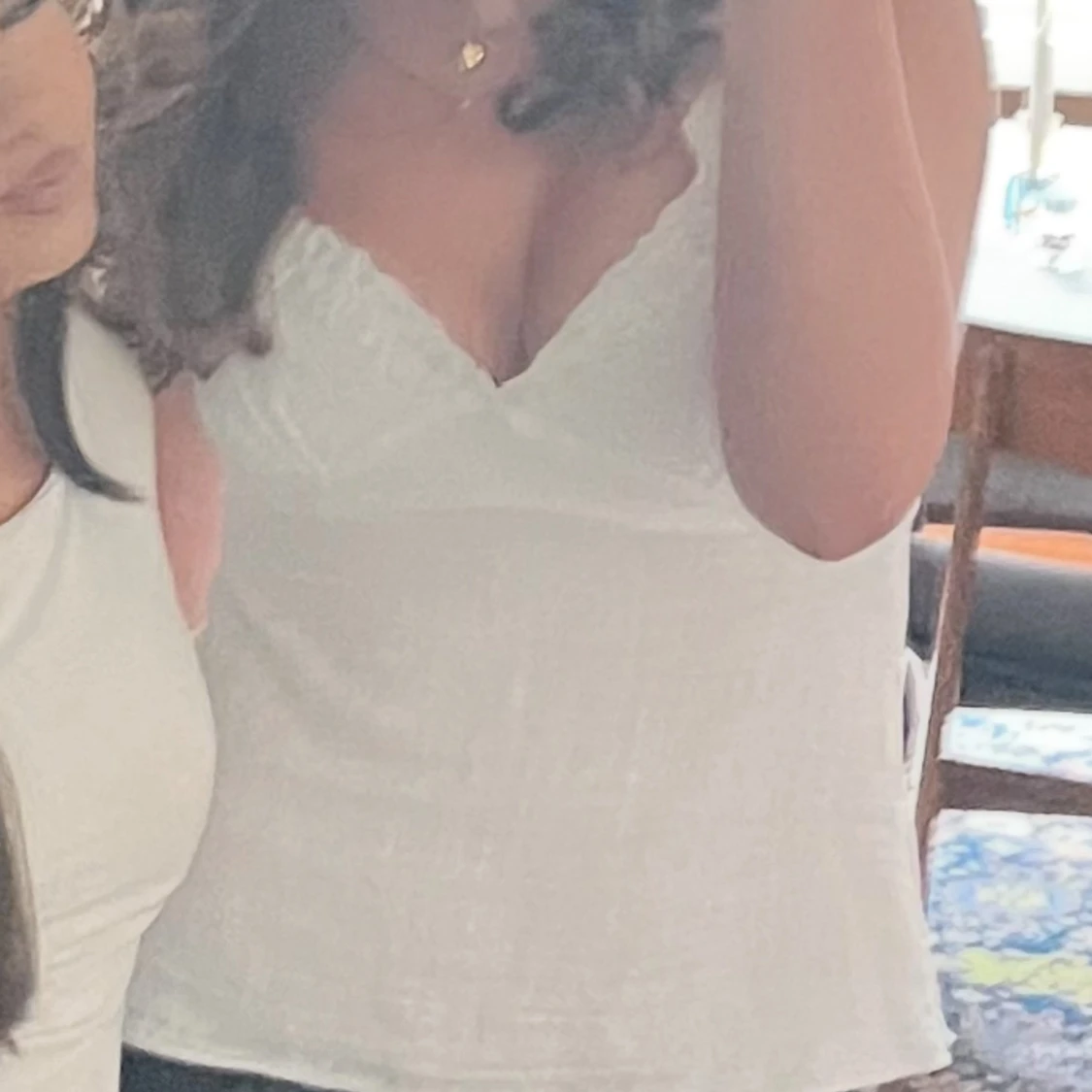 Vit linnetopp med spetsdetaljer - 1