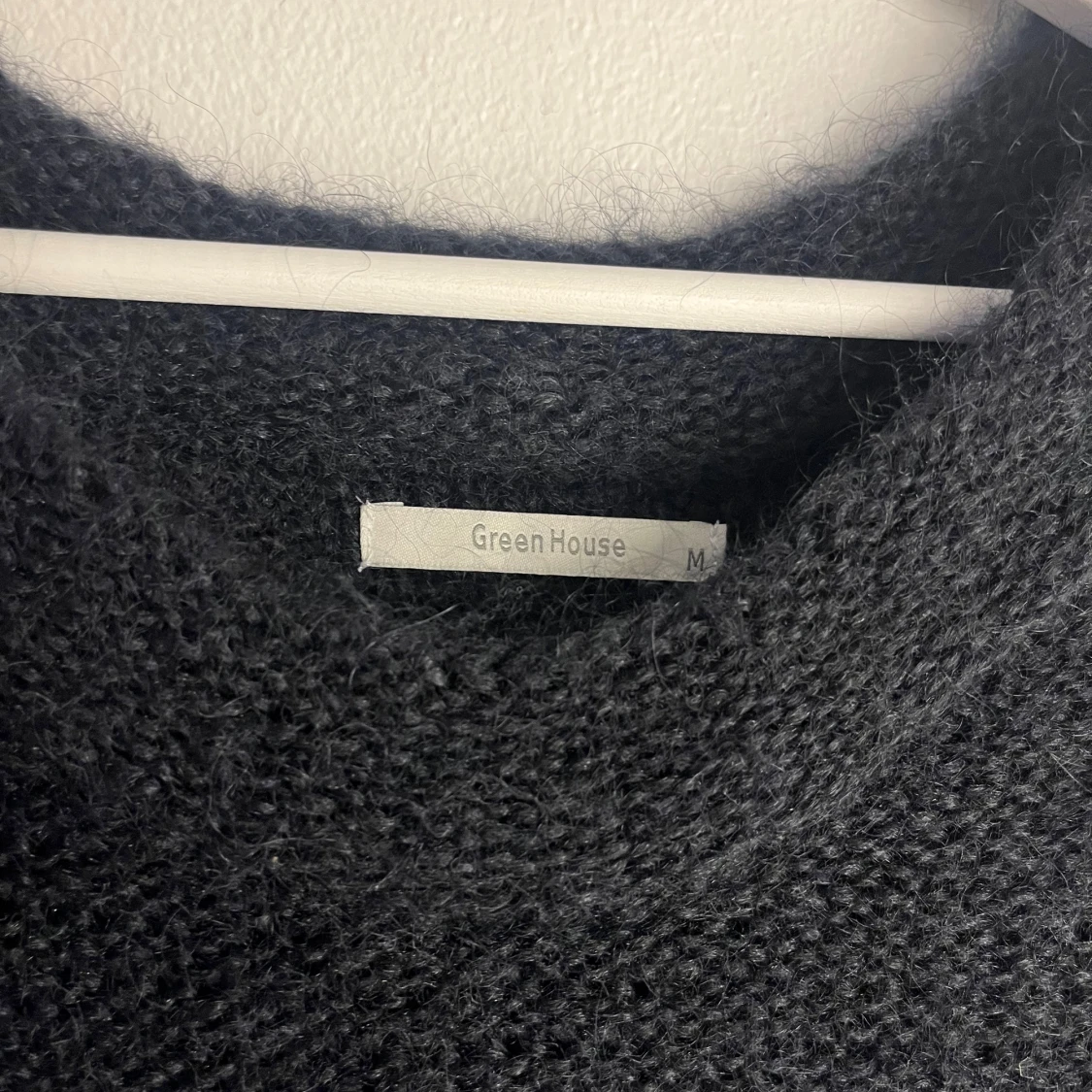 Svart stickad tröja med knyt - 2