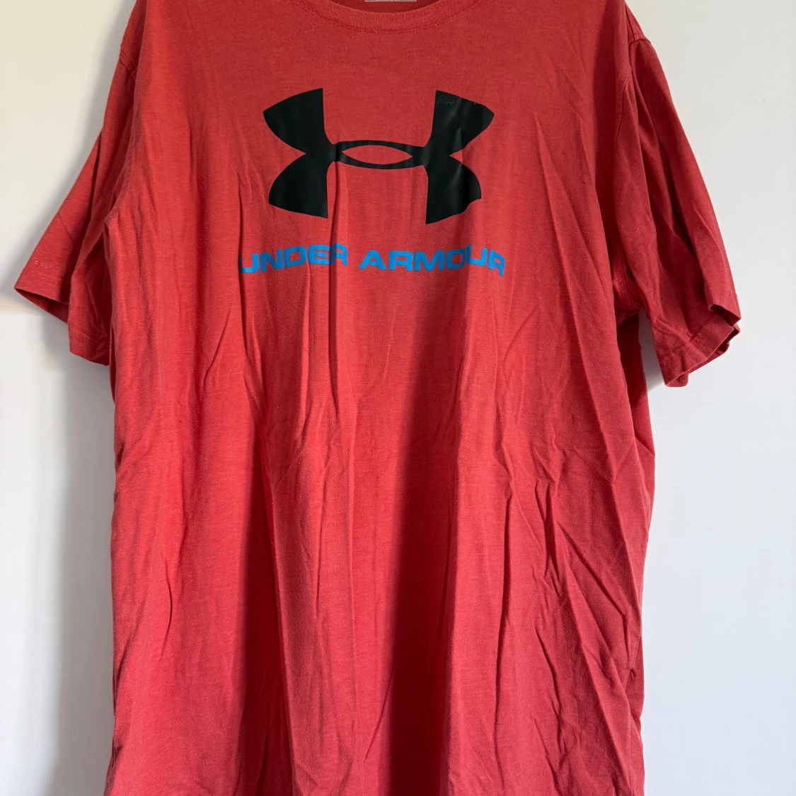 Röd t-shirt från Under Armour
