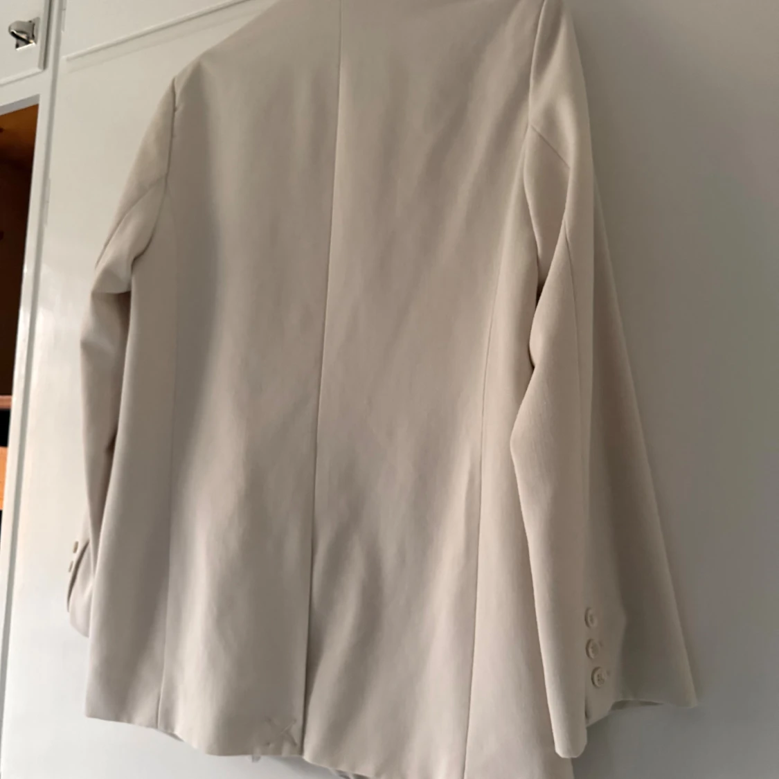 Beige kavaj från bikbok - 4