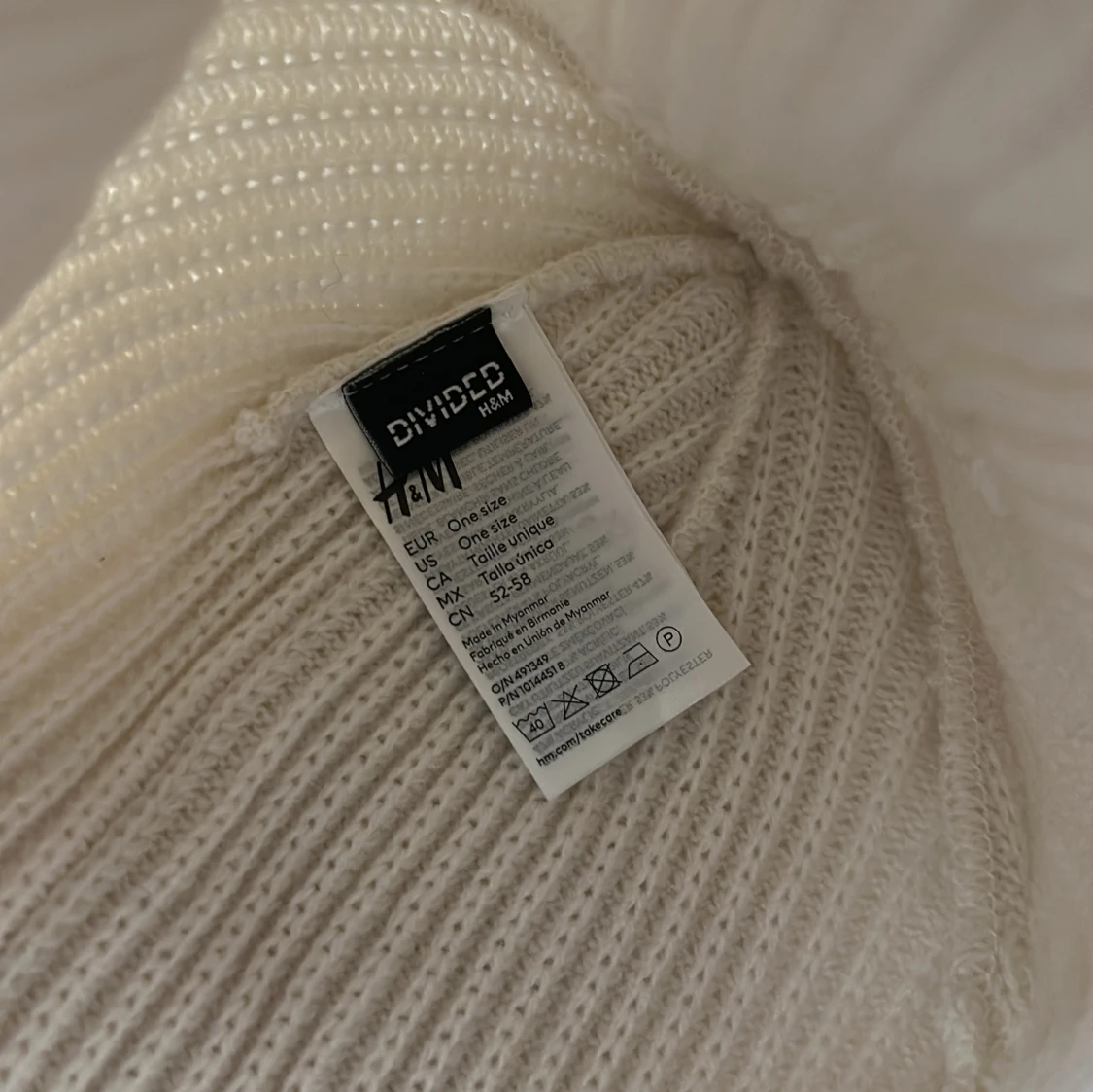 Vit ribbad mössa från H&M Divided - 2