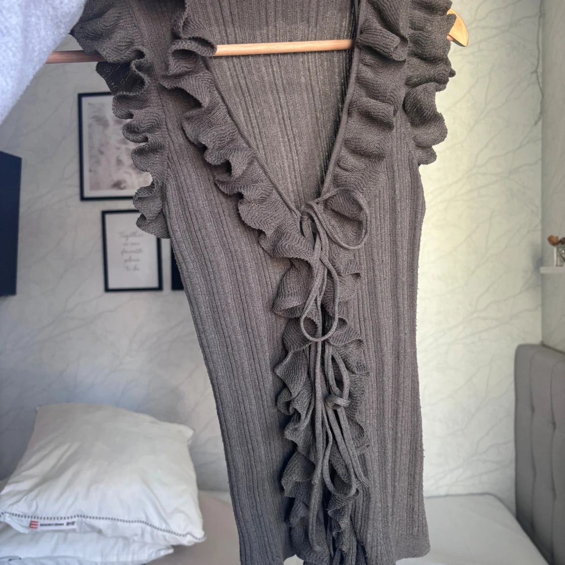 Brun ribbad volangtopp från Zara - 2