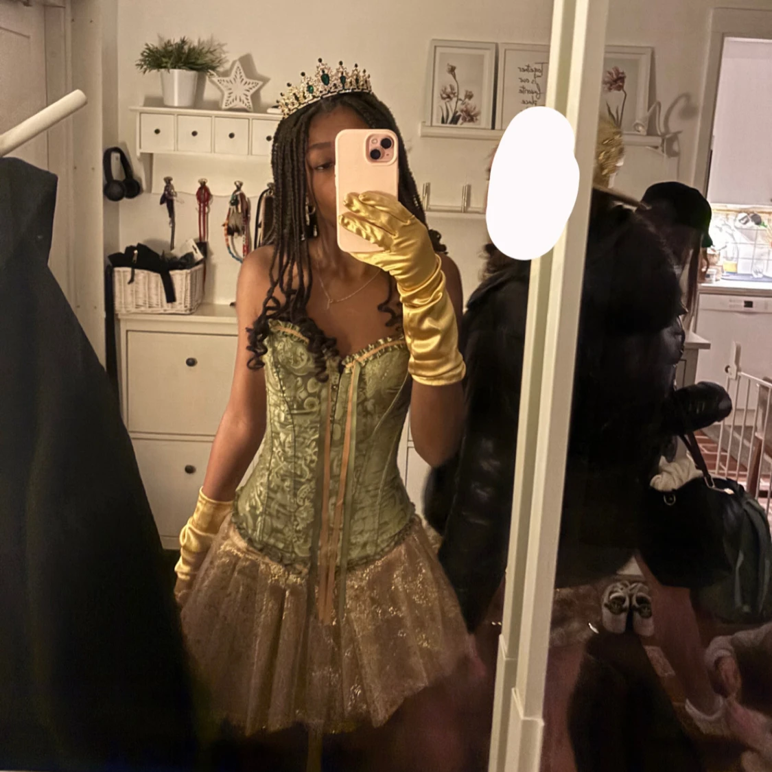 Grön och guldig prinsessklänning