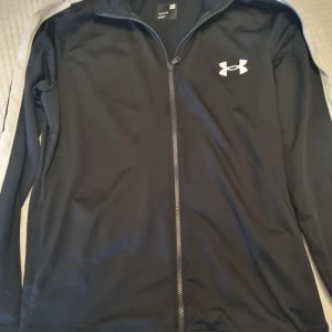 Jacka - Under armour Inga byten 