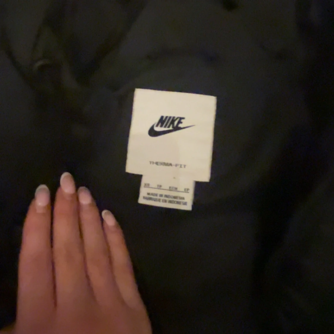 Svart pufferjacka från Nike - 3