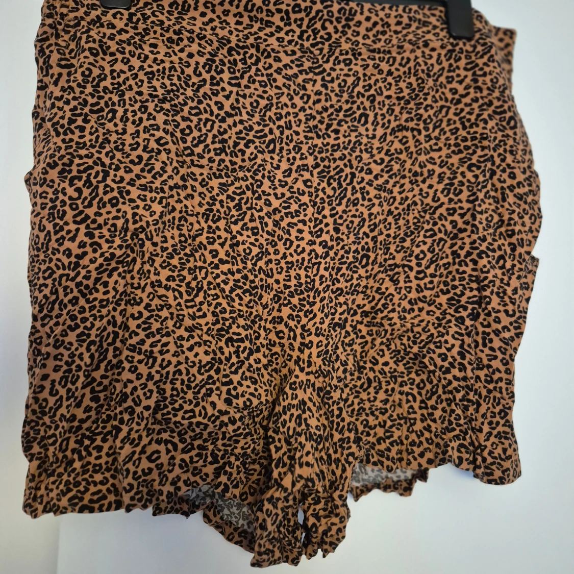 Leopardmönstrade shorts från Lindex - 1