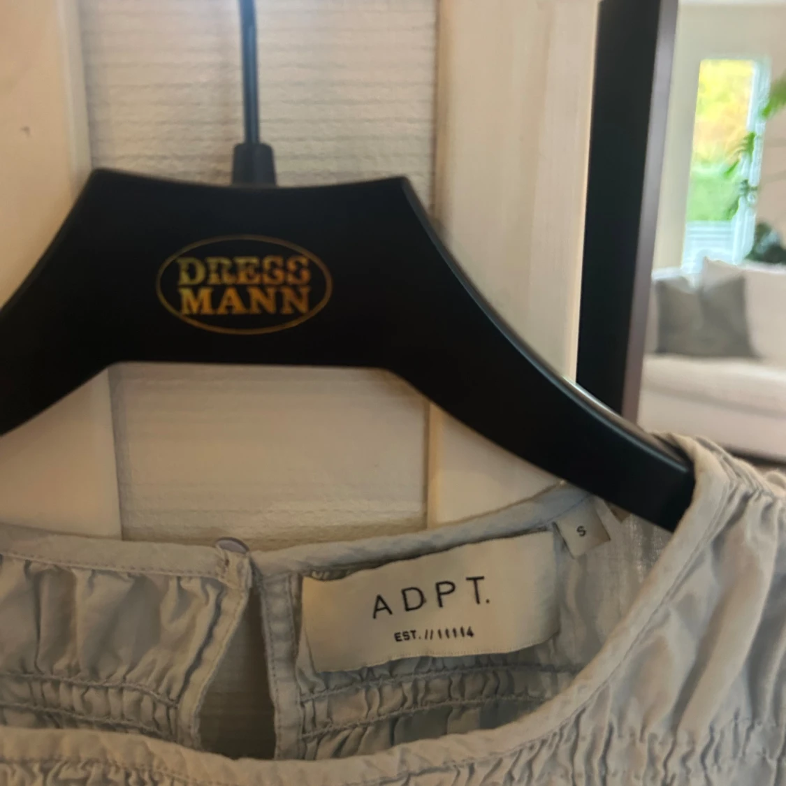 Ljusblå blus med puffärm från ADPT - 1