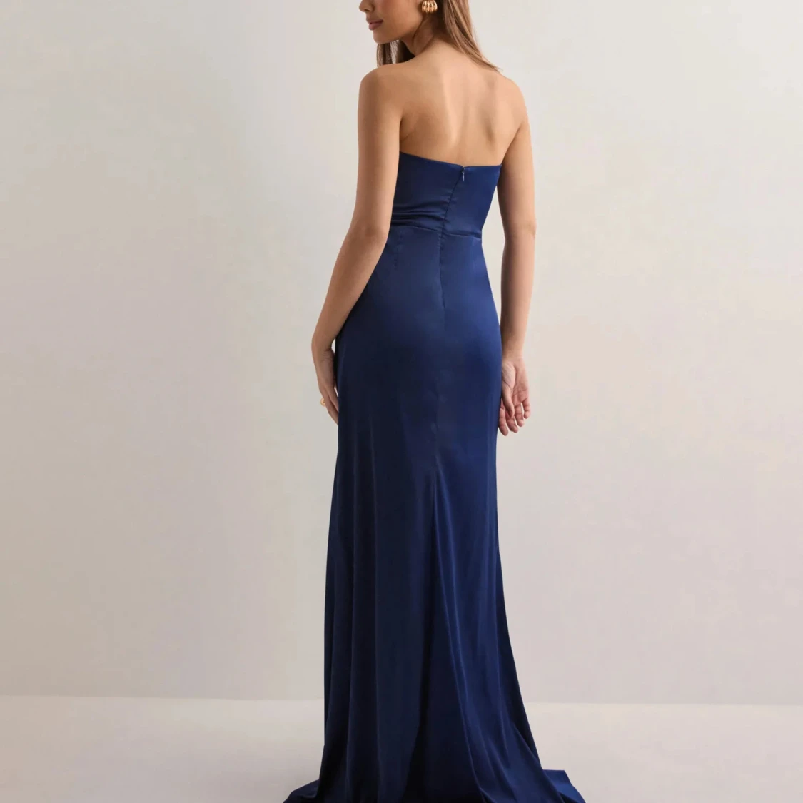 Marinblå axelbandslös långklänning - 1