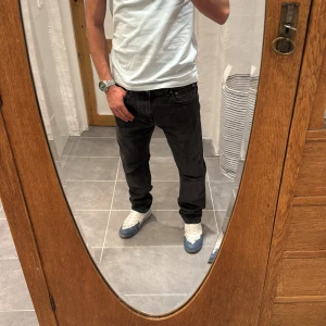 Nudie jeans  - Ett par snygga byxor från nudie i storlek W32 L30 i modellen Lean Dean 