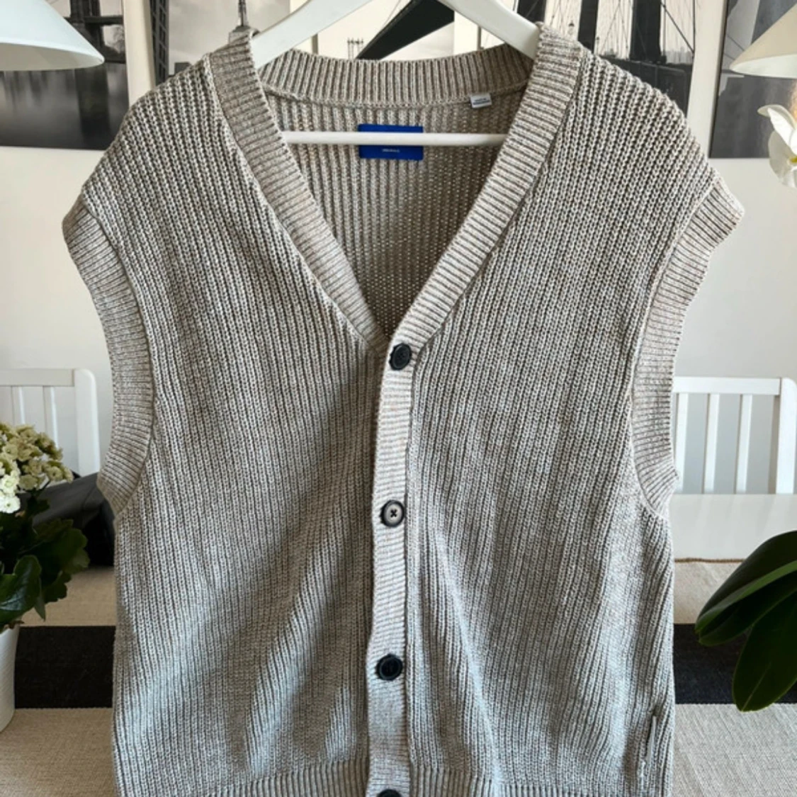 Beige stickad väst från Jack & Jones