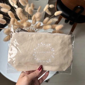 Neccisär - Ny neccisär från Lumene, perfekt storlek🤎