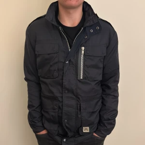 Field Jacka - - Condition: 8/10 - Color: Navy Blue - Size: M