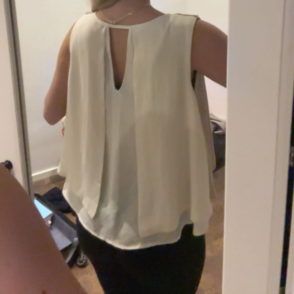 Beige och vit blus  - 2