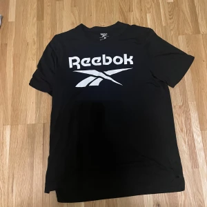 Reebok tshirt  - Fint skick strl m