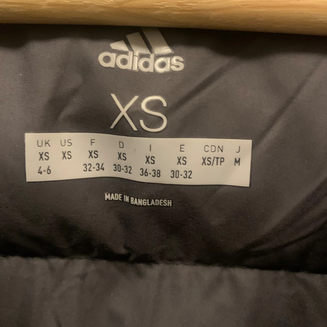 Svart pufferjacka från Adidas XS - 2
