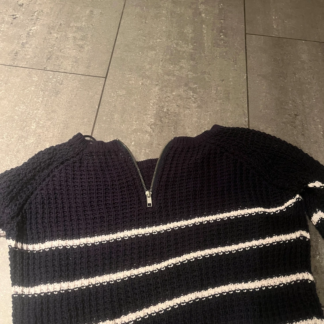 Svart stickad randig tröja från ONLY - 1