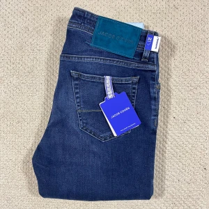 Jacob cohën jeans bard  - Jacob cohën jeans bard W32 brand new, med tags osv.  Väldigt ny modell, extremt bra jeans. Rekommenderar, äkta såklart ✌️