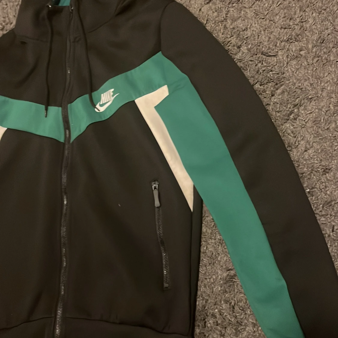 Nike svart och grön vindjacka med huva - 4