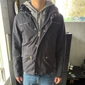 Field jacka - Säljer denna Jack & Jones field jackan | Skick 9/10 | Storlek M | Hör av er vid minsta fundering!😁✅